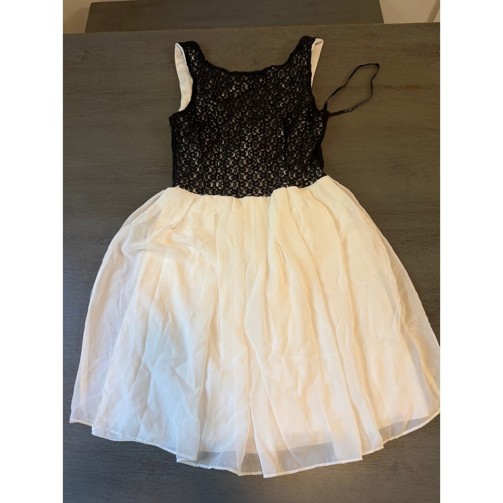 B. Darlin Black Lace White Chiffon Fit Flare Cocktail Dress Size 7/8 Q087E298
